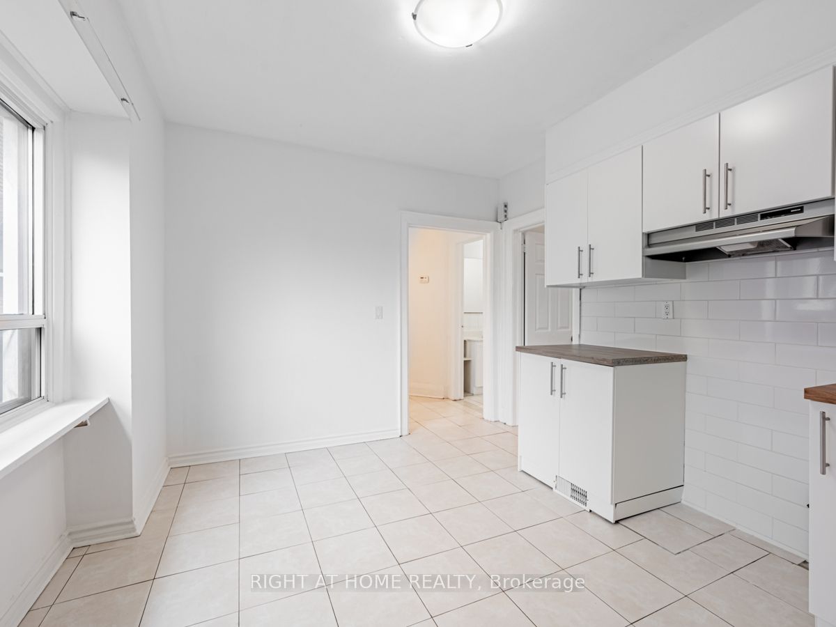 15 Regal Rd