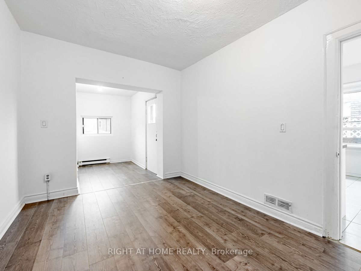 15 Regal Rd
