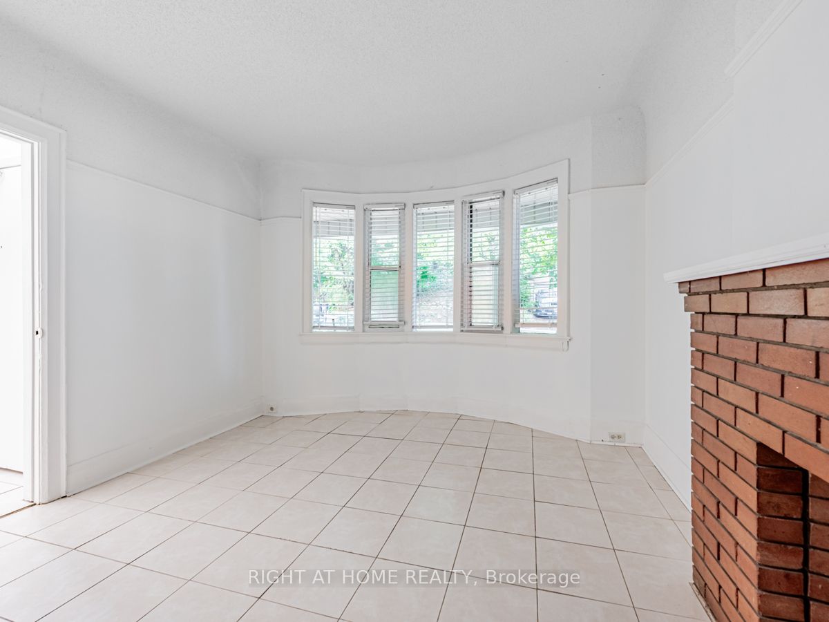 15 Regal Rd