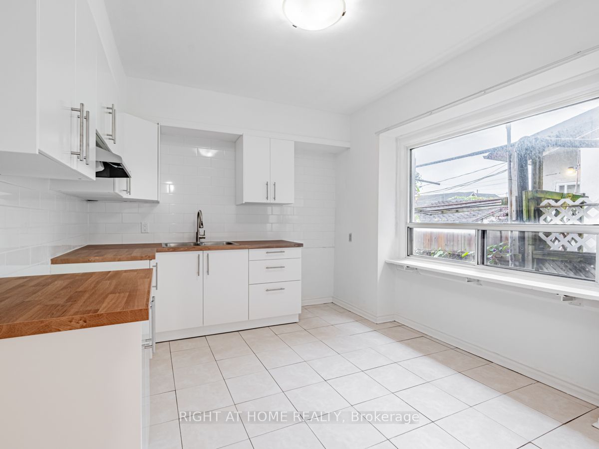 15 Regal Rd