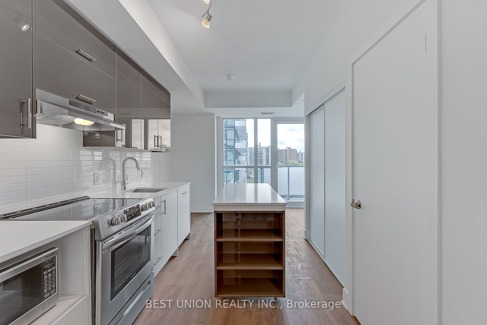 188 Fairview Mall Dr, #703