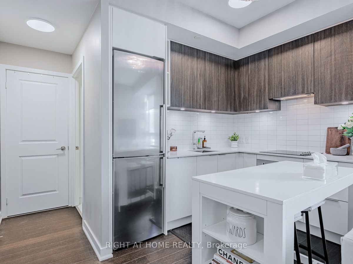 120 Parliament St, #405
