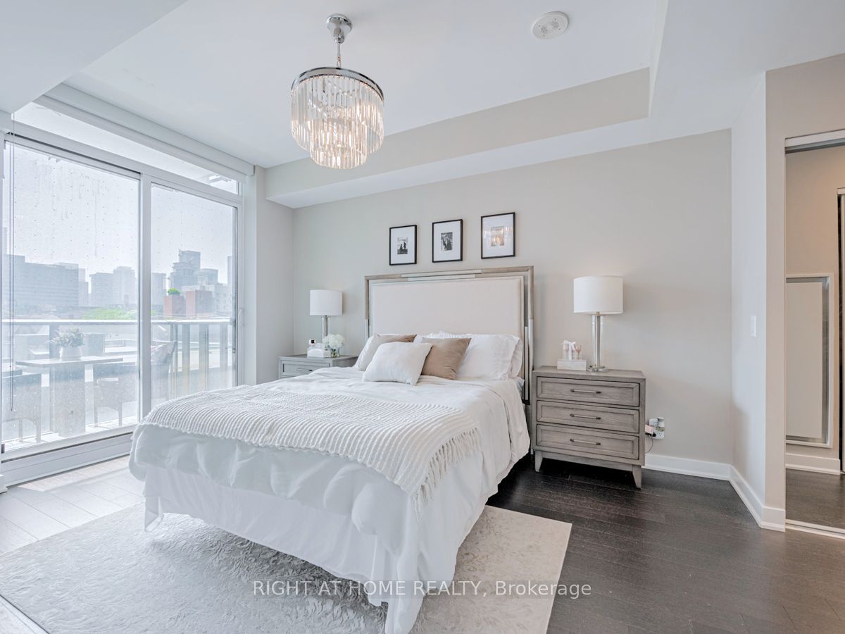 120 Parliament St, #405