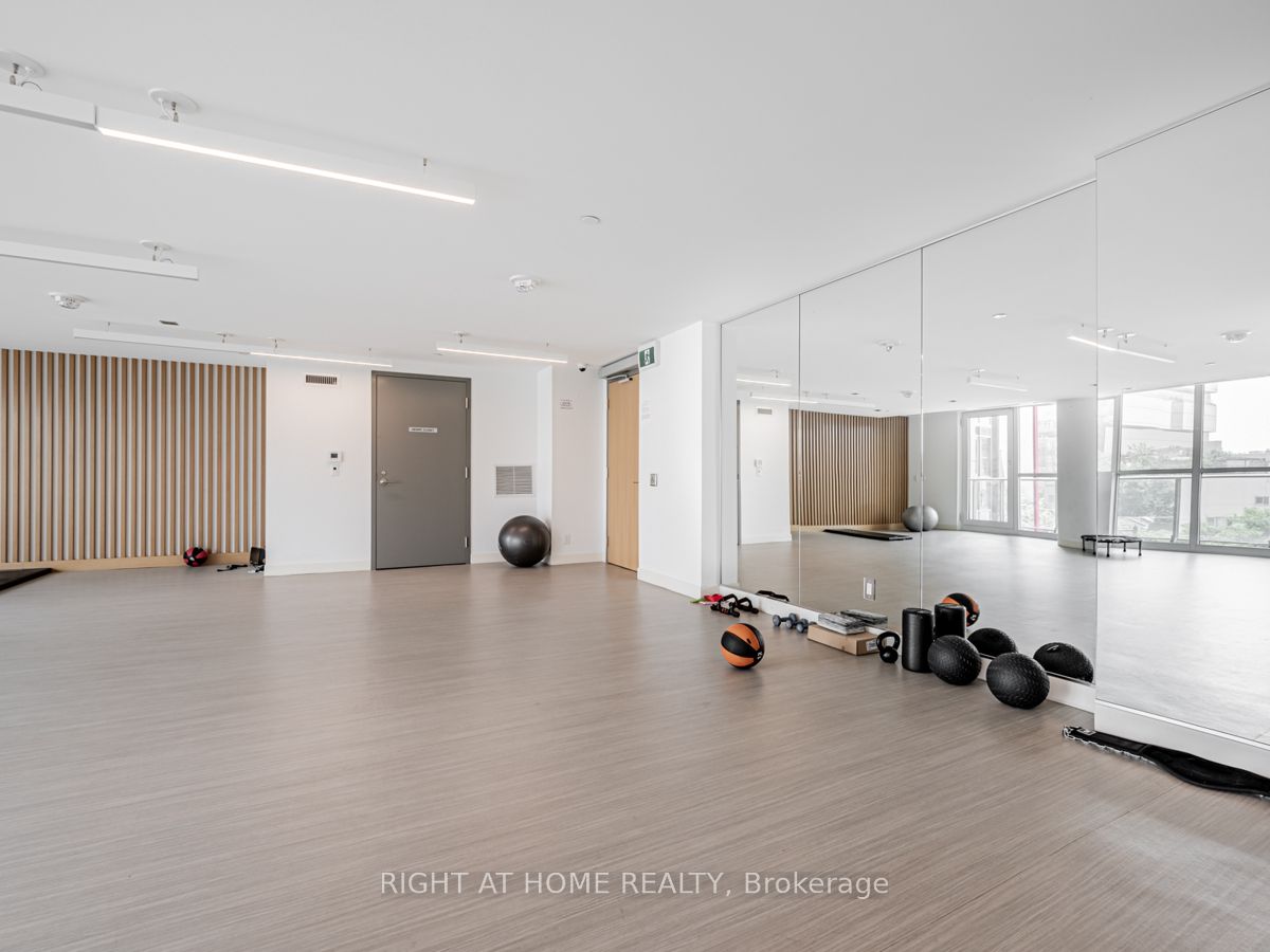 120 Parliament St, #405