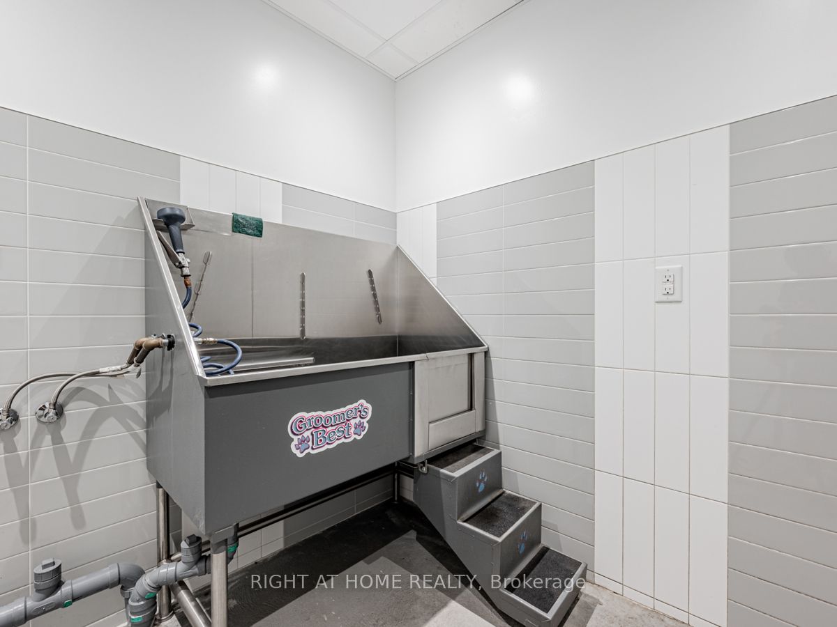 120 Parliament St, #405