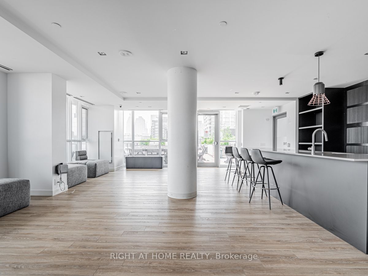 120 Parliament St, #405