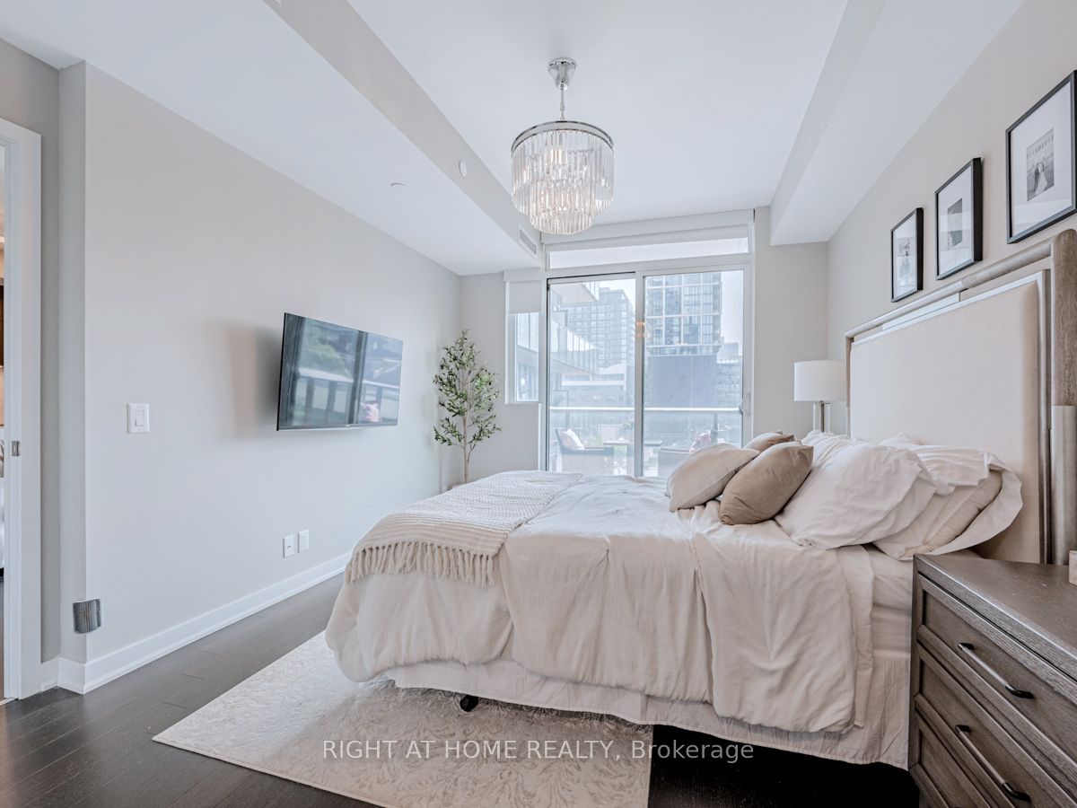 120 Parliament St, #405