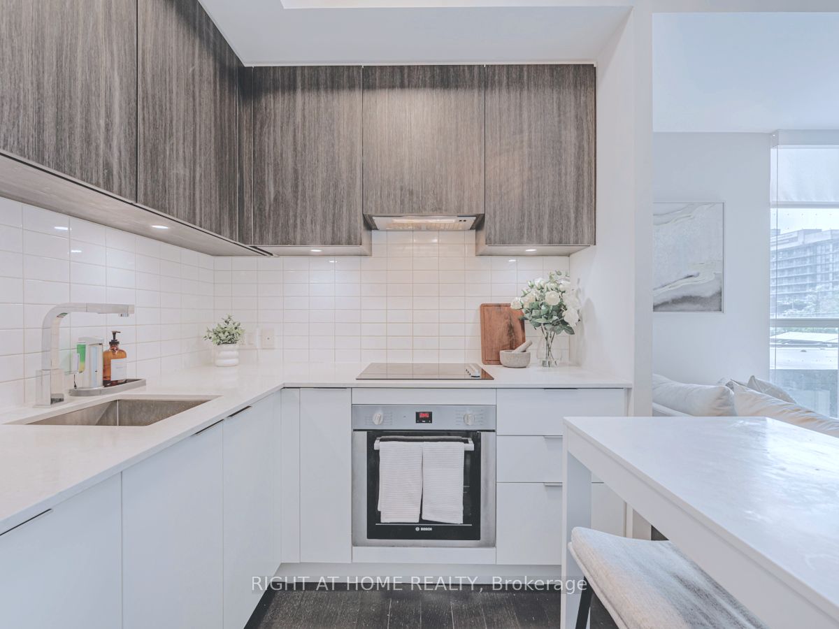 120 Parliament St, #405