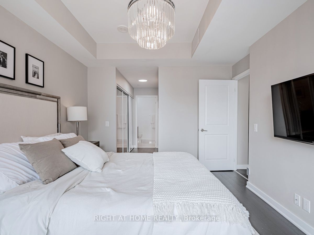 120 Parliament St, #405