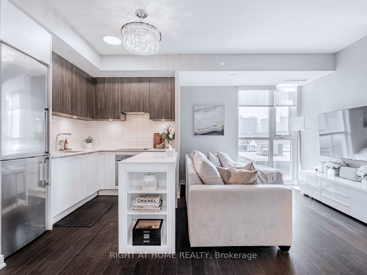 120 Parliament St, #405