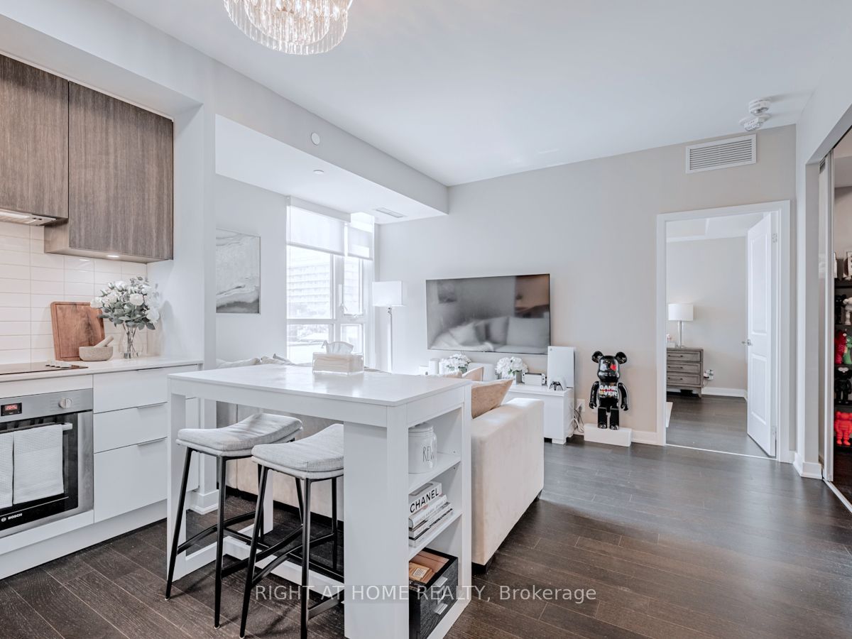 120 Parliament St, #405