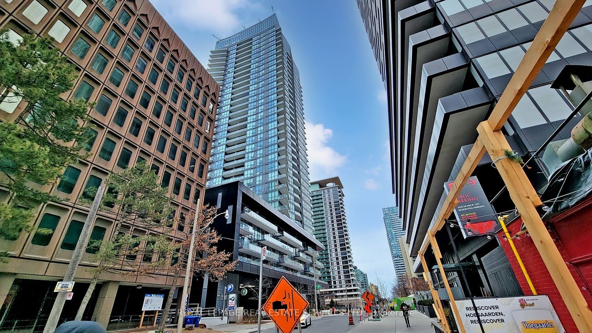 30 Roehampton Ave, #413