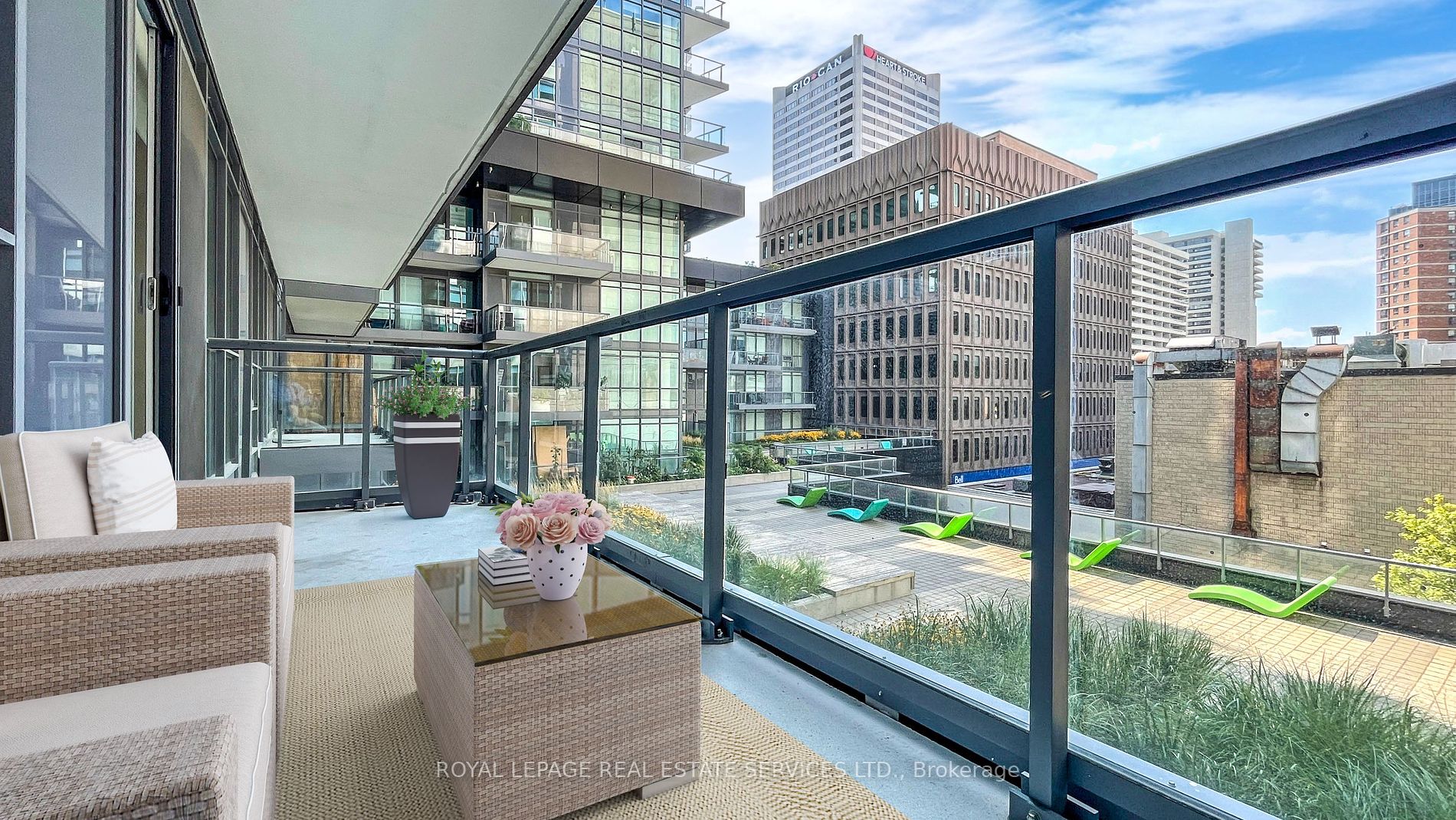 30 Roehampton Ave, #413