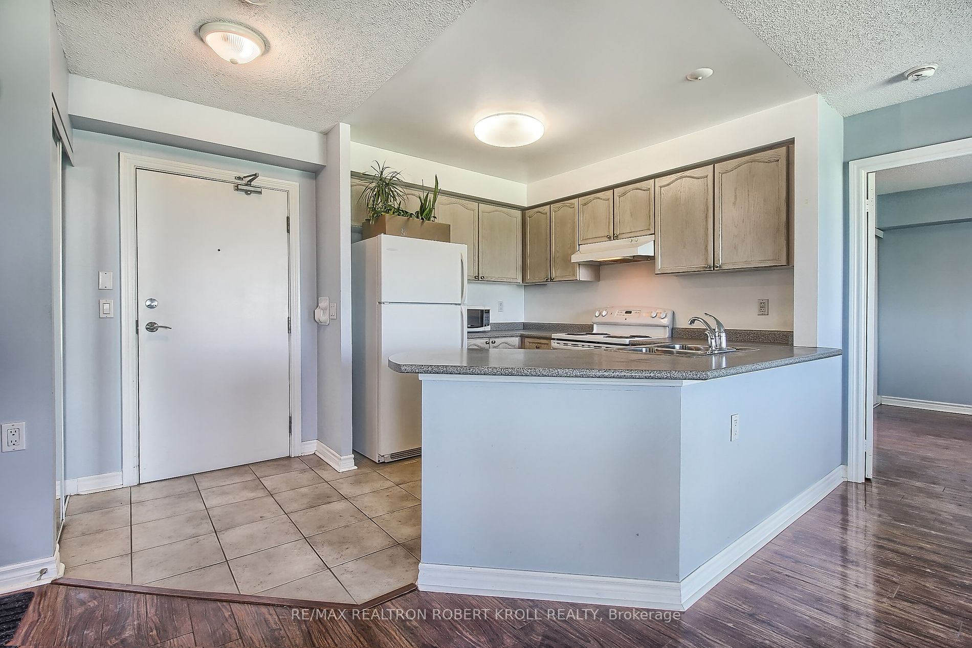 1030 Sheppard Ave W, #402