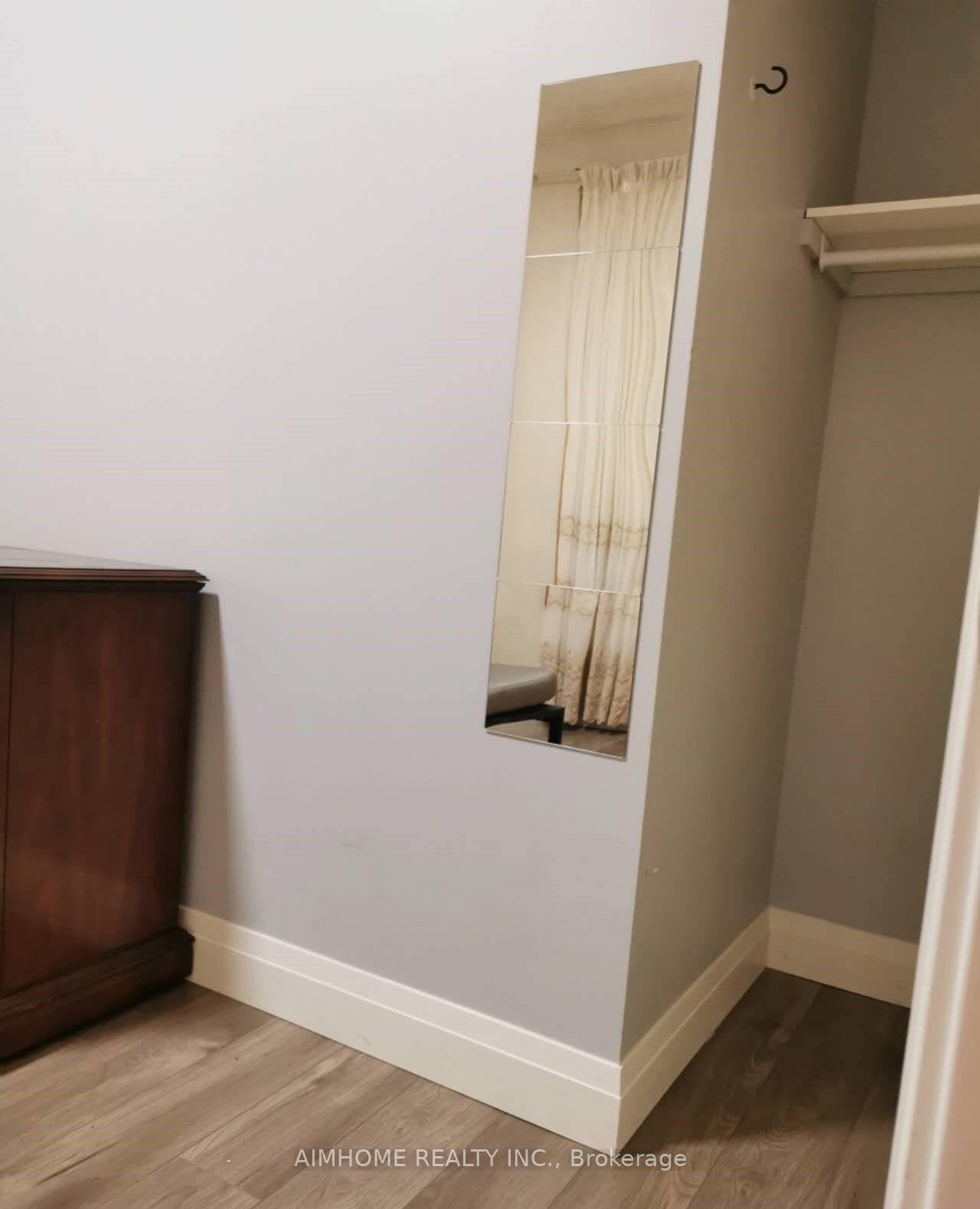 44 Robinson St, #MFL 1BR