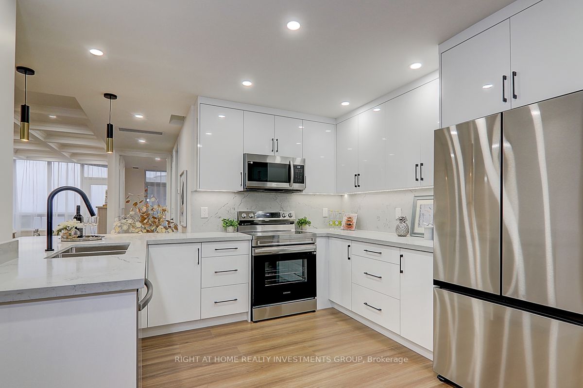 89 Skymark Dr, #3010