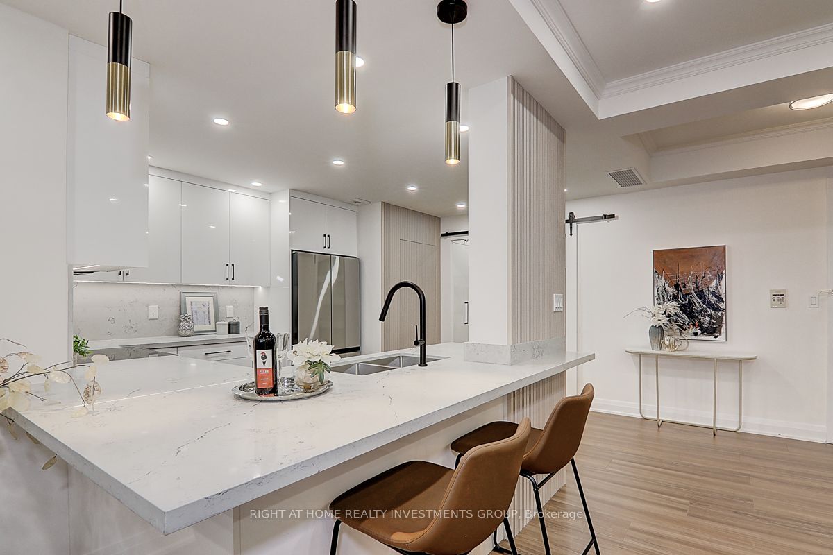 89 Skymark Dr, #3010
