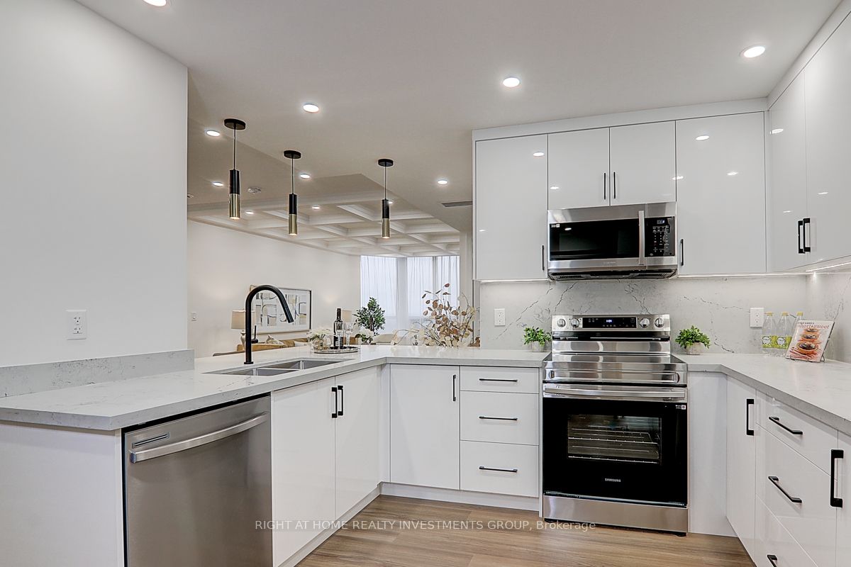 89 Skymark Dr, #3010