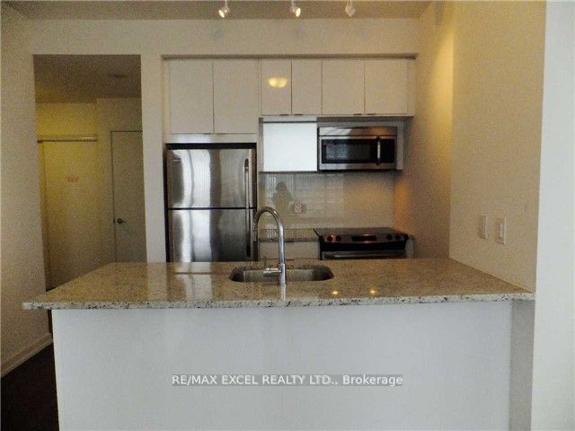 62 Forest Manor Rd, #611