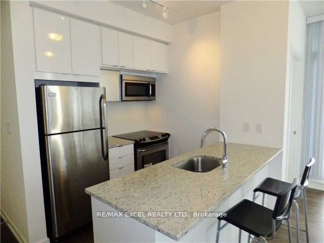 62 Forest Manor Rd, #611