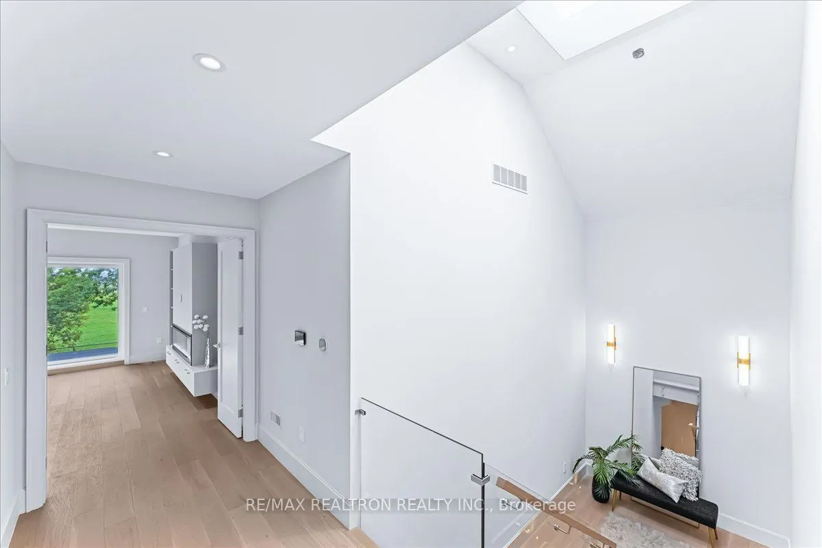 275 Reiner Rd
