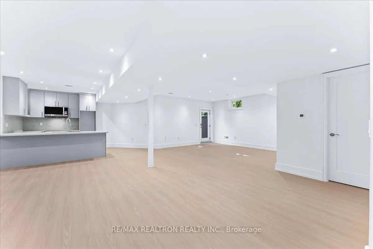 275 Reiner Rd