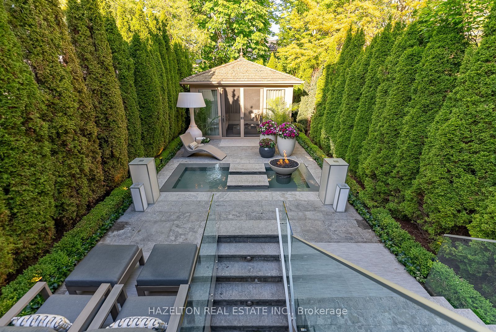 9 Parkwood Ave