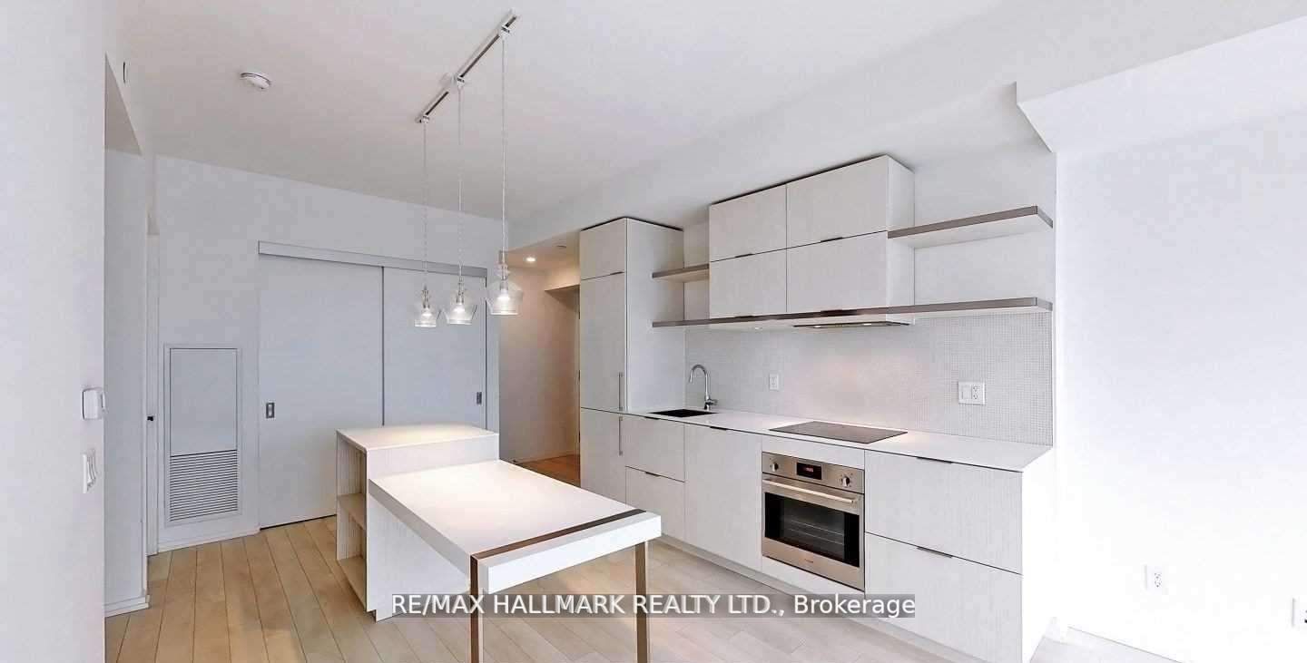 197 Yonge St, #3114