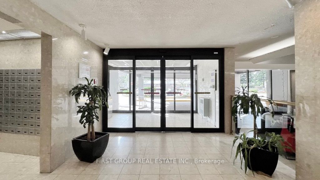 60 Pavane Linkway Way, #502