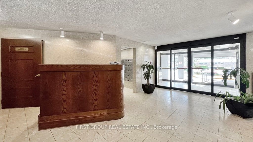 60 Pavane Linkway Way, #502