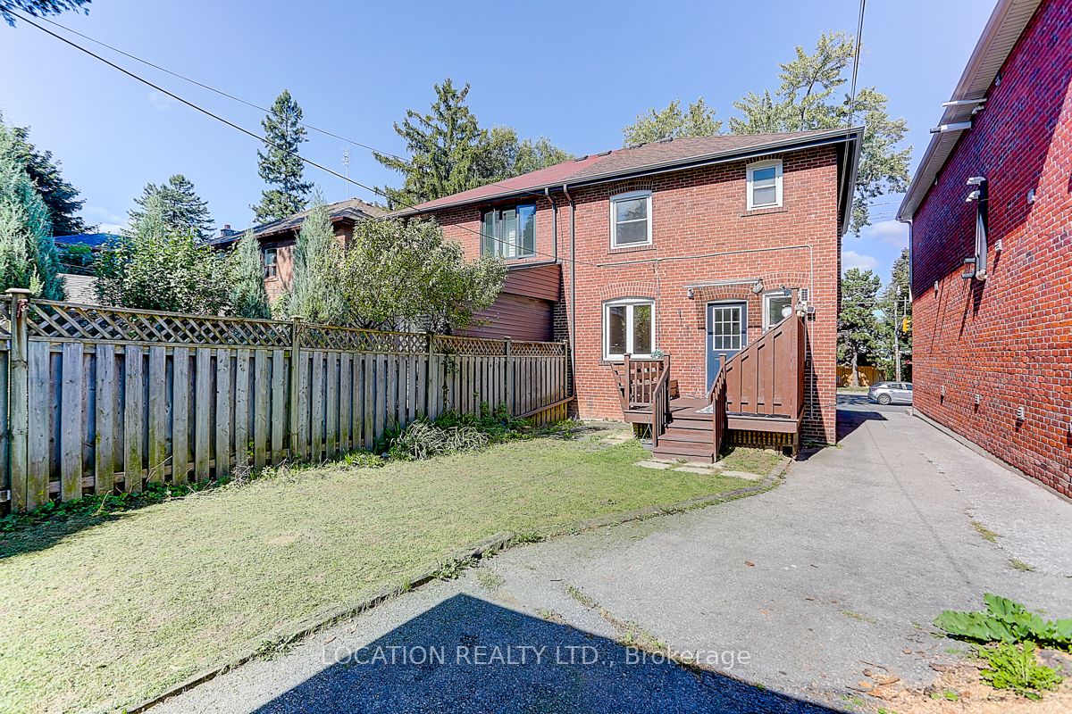 89 Lawrence Ave W