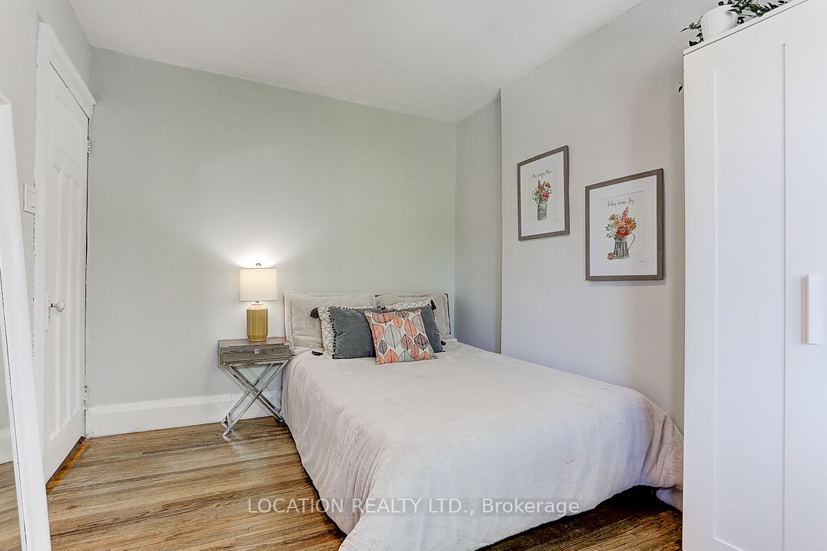 89 Lawrence Ave W