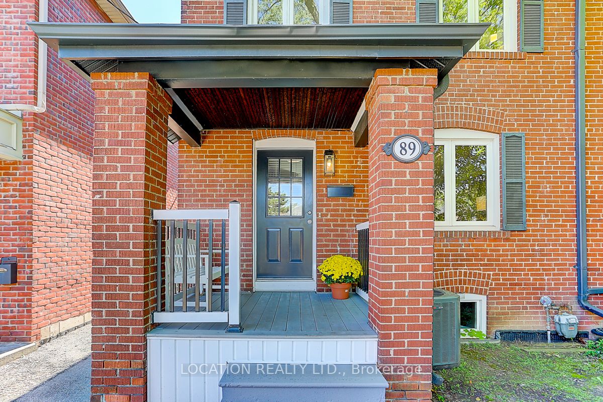89 Lawrence Ave W