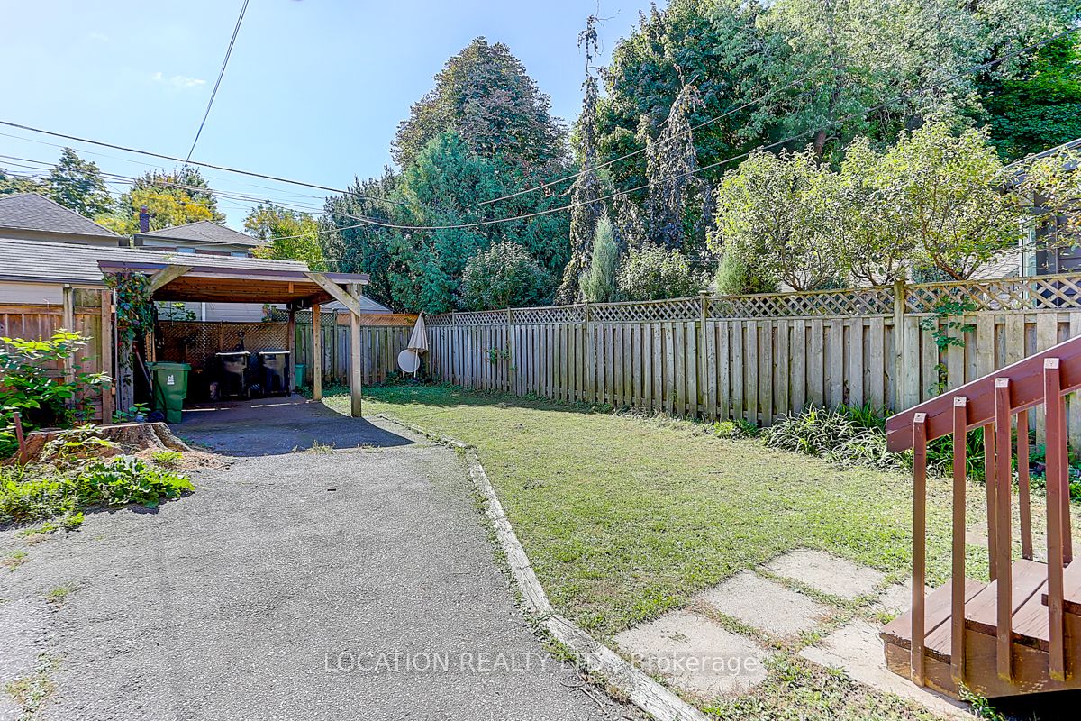 89 Lawrence Ave W