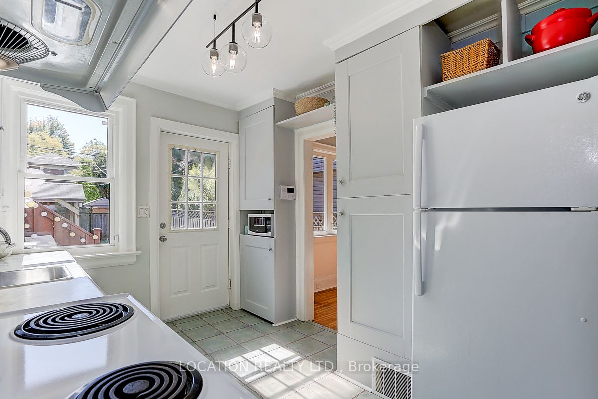 89 Lawrence Ave W
