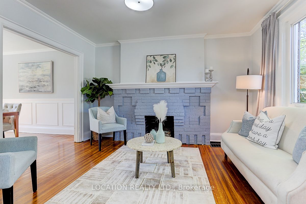 89 Lawrence Ave W