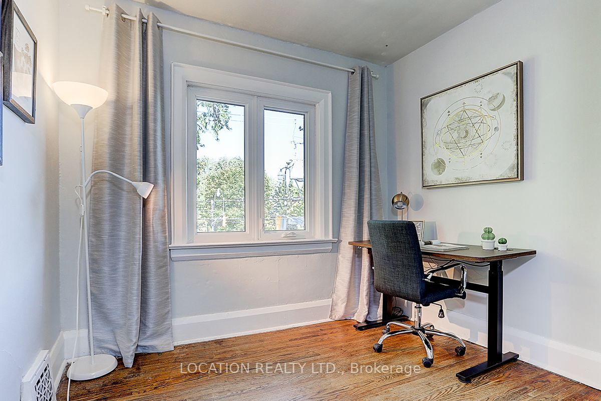 89 Lawrence Ave W