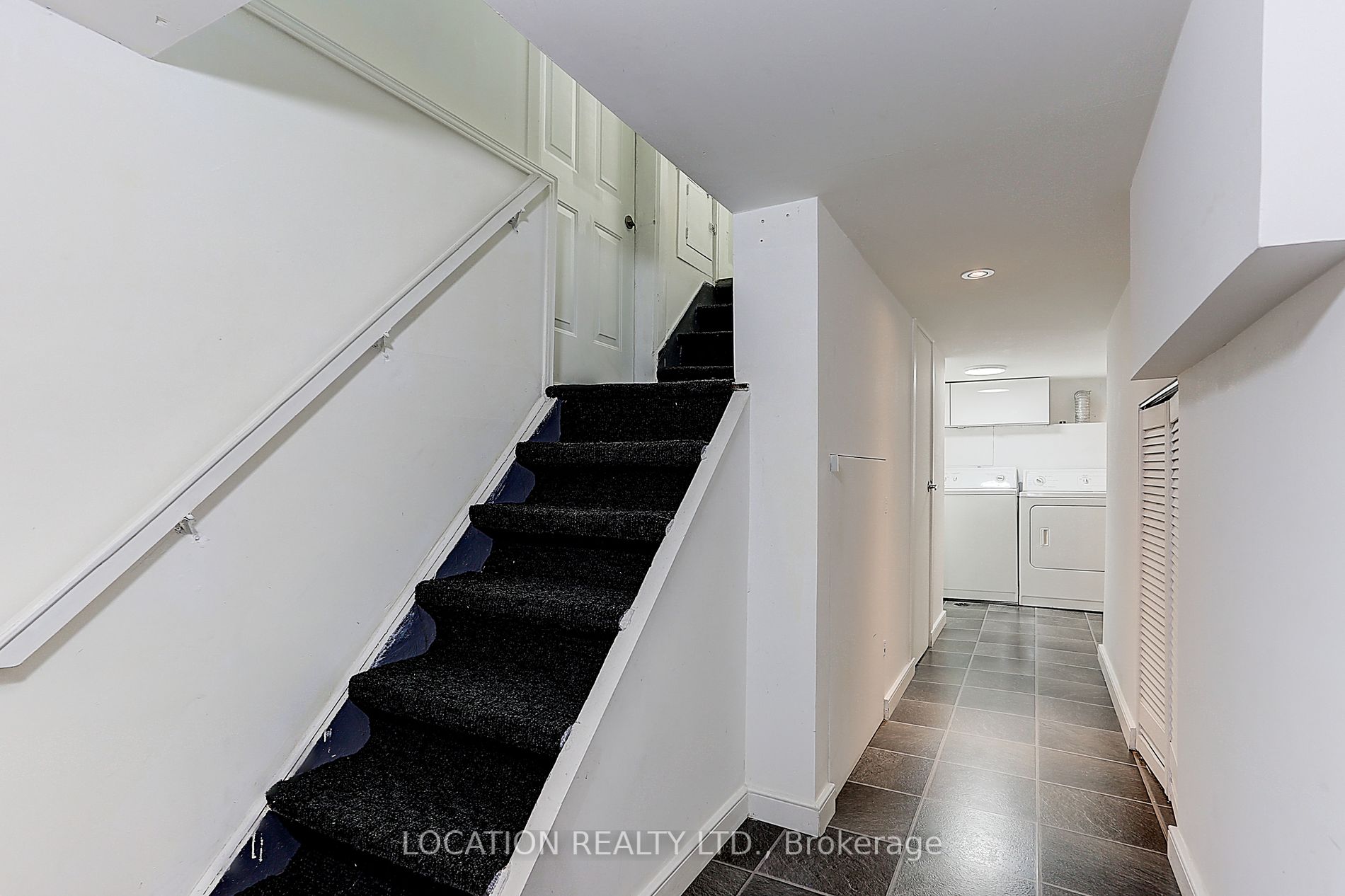 89 Lawrence Ave W