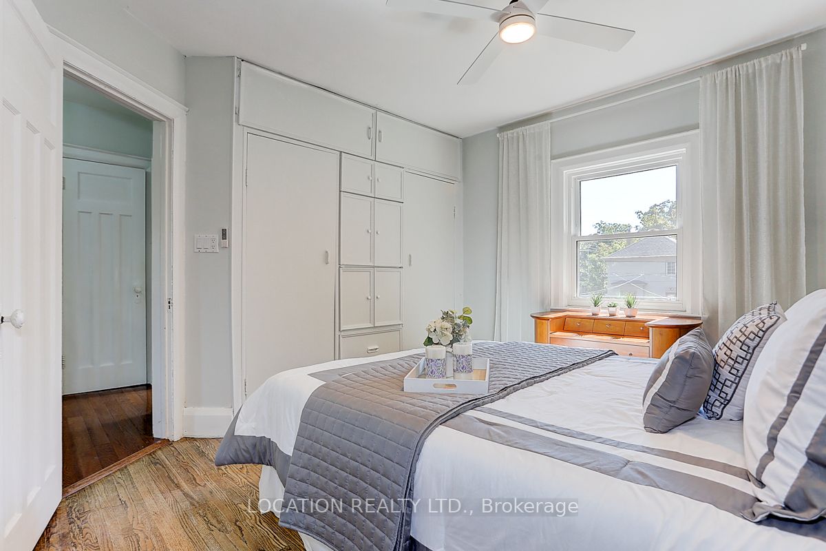 89 Lawrence Ave W
