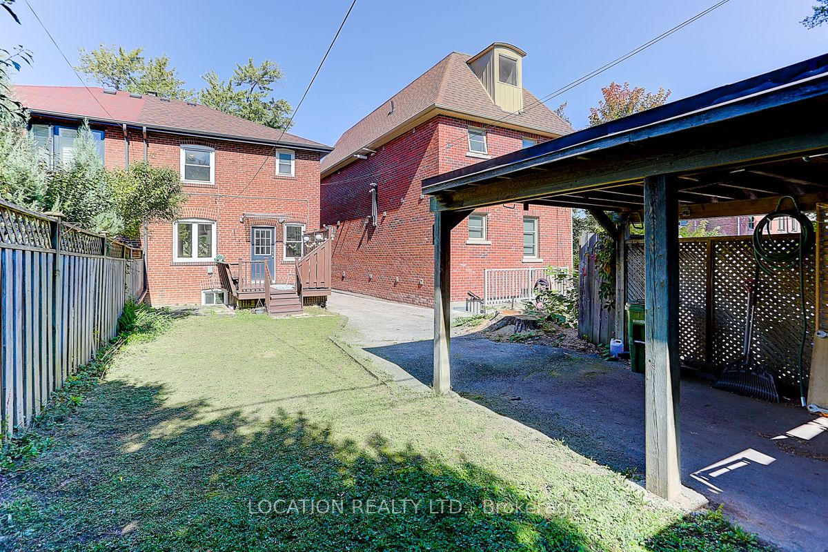 89 Lawrence Ave W