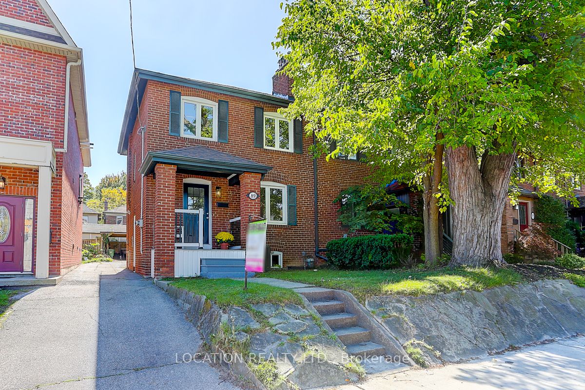 89 Lawrence Ave W