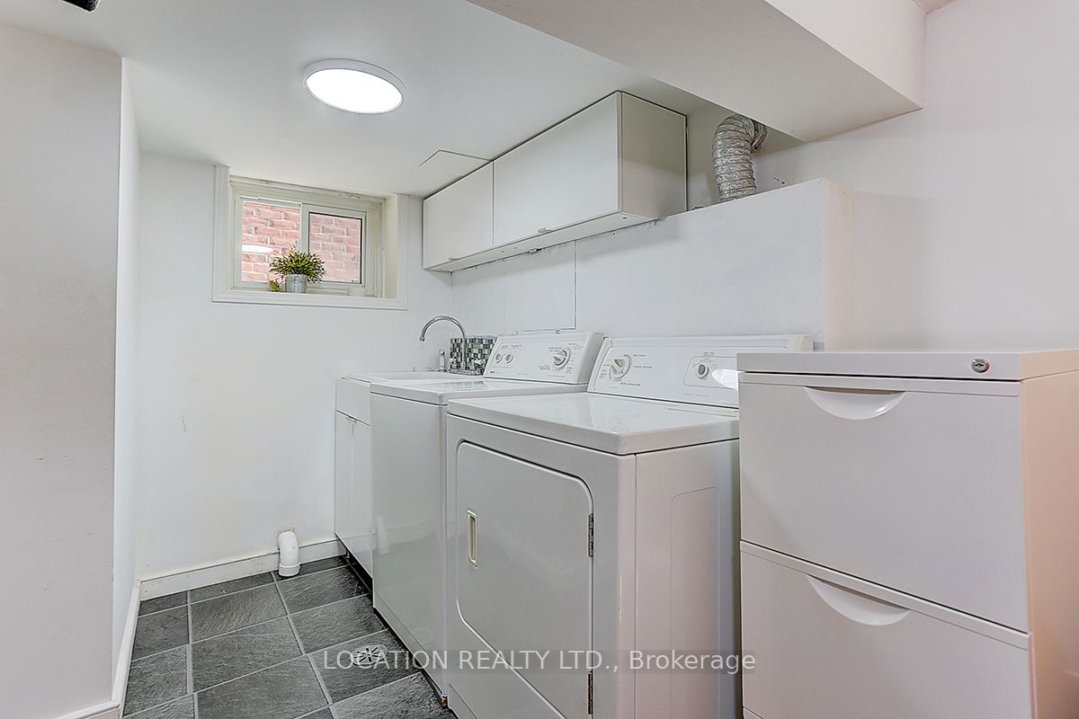 89 Lawrence Ave W