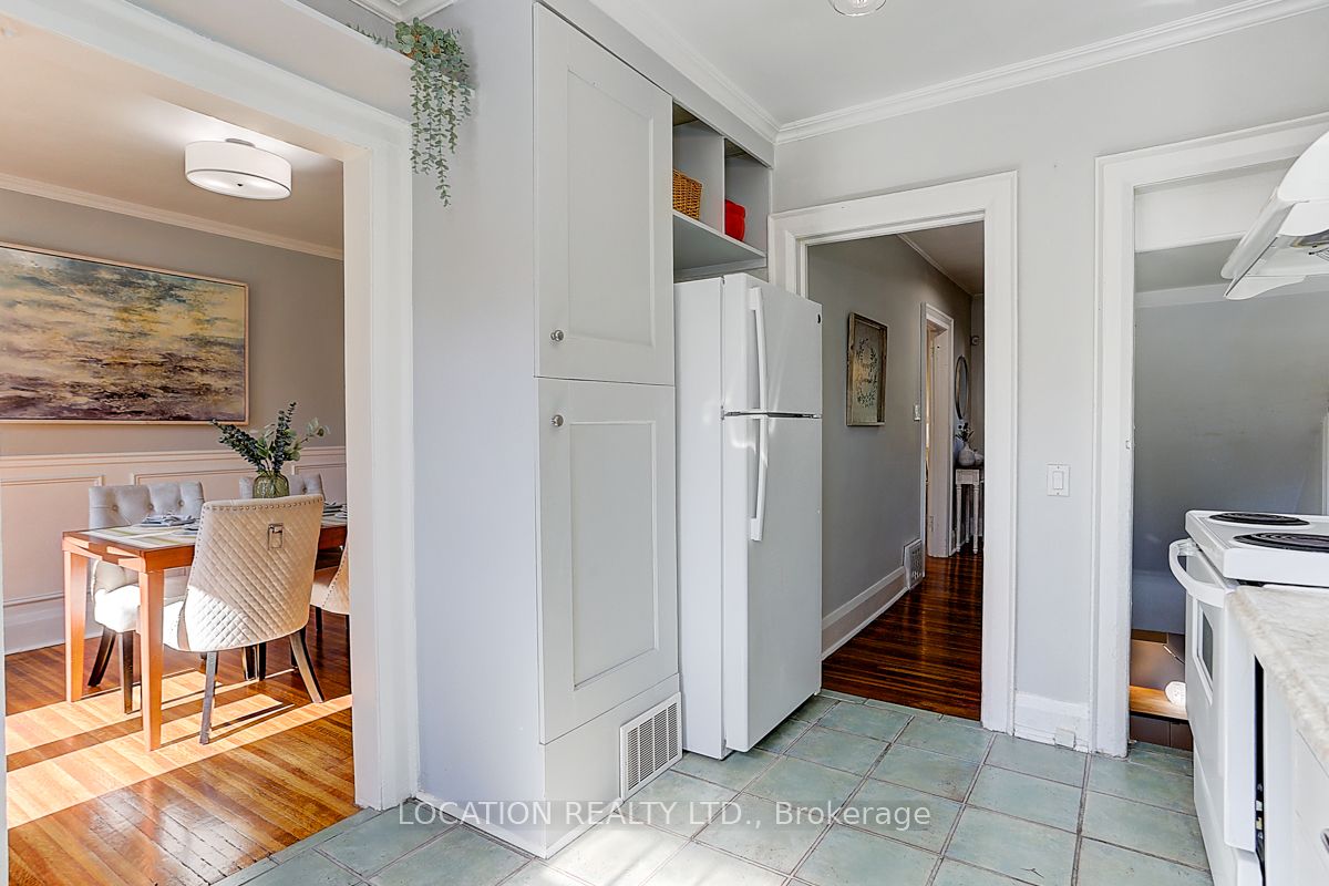 89 Lawrence Ave W