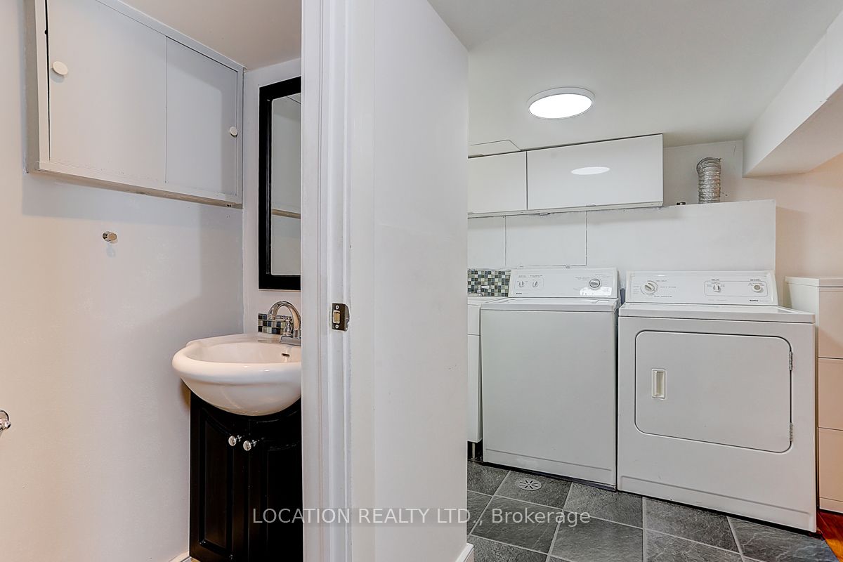 89 Lawrence Ave W