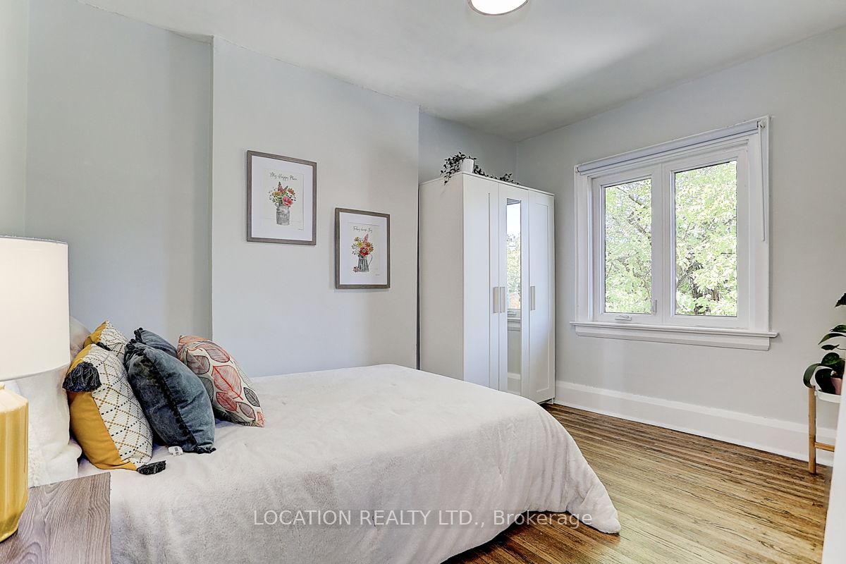 89 Lawrence Ave W