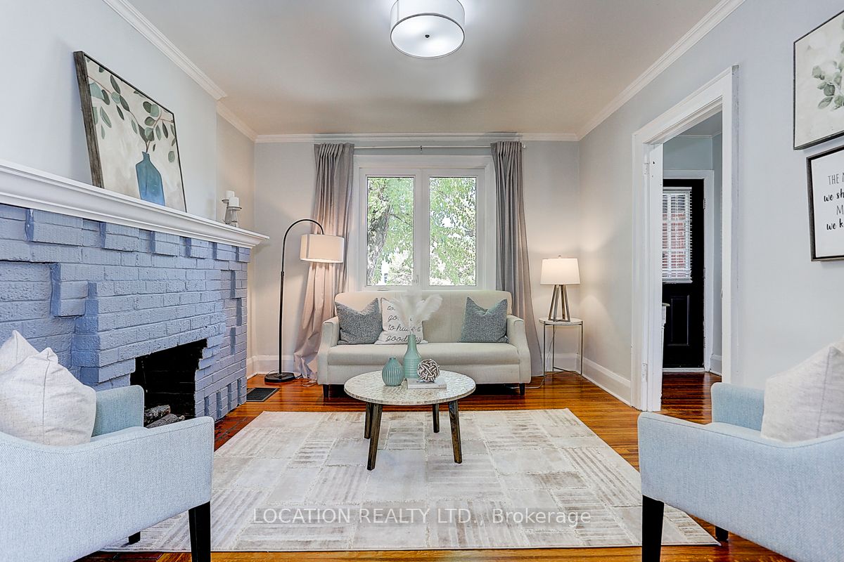 89 Lawrence Ave W