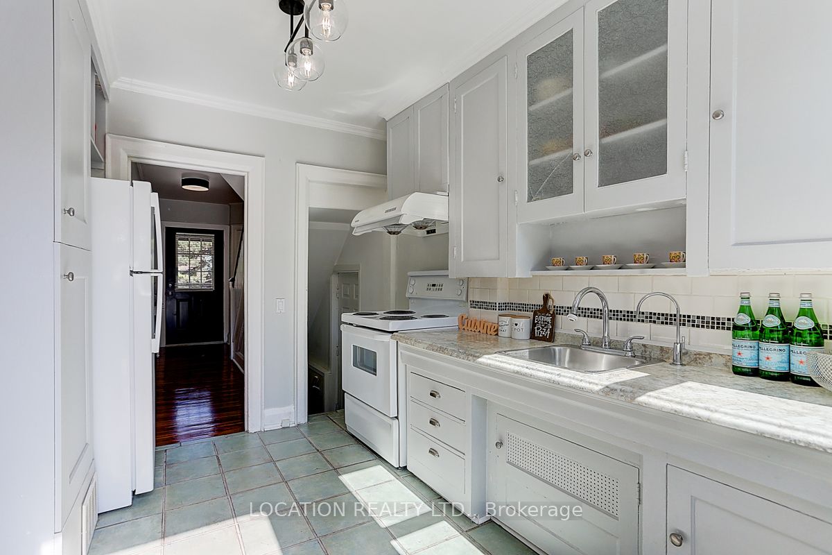 89 Lawrence Ave W