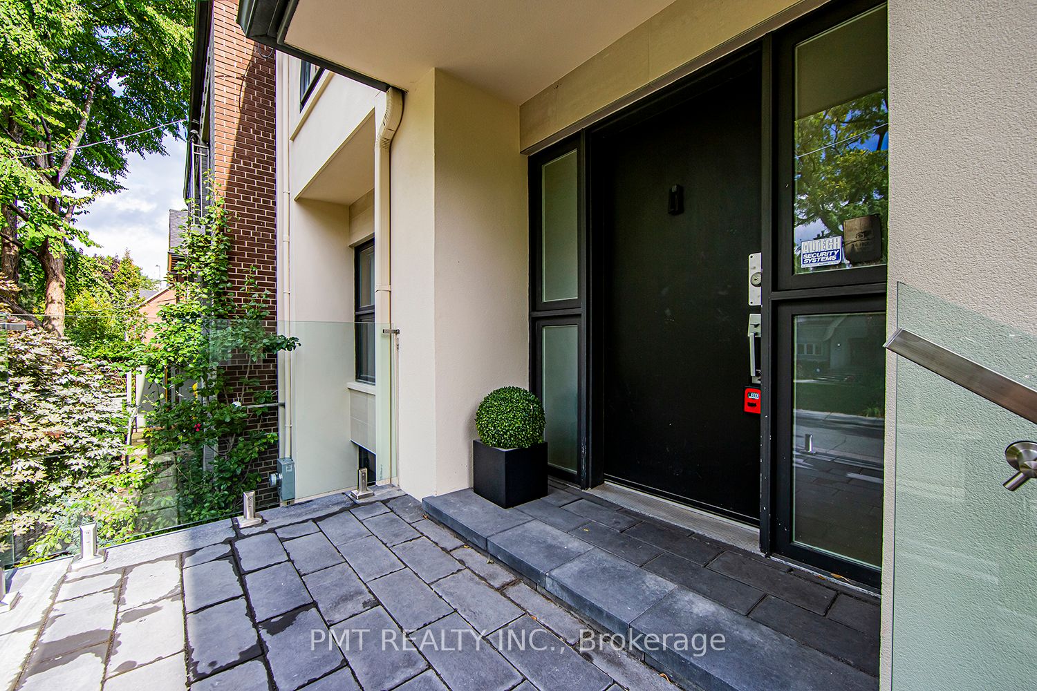 19 Clarendon Ave