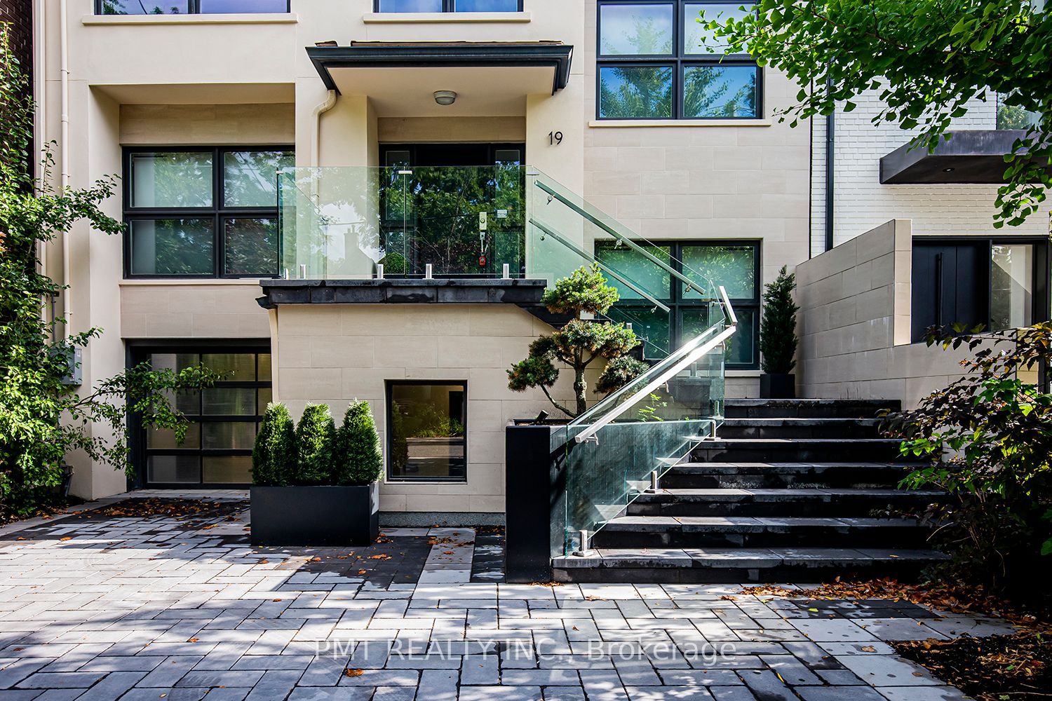 19 Clarendon Ave