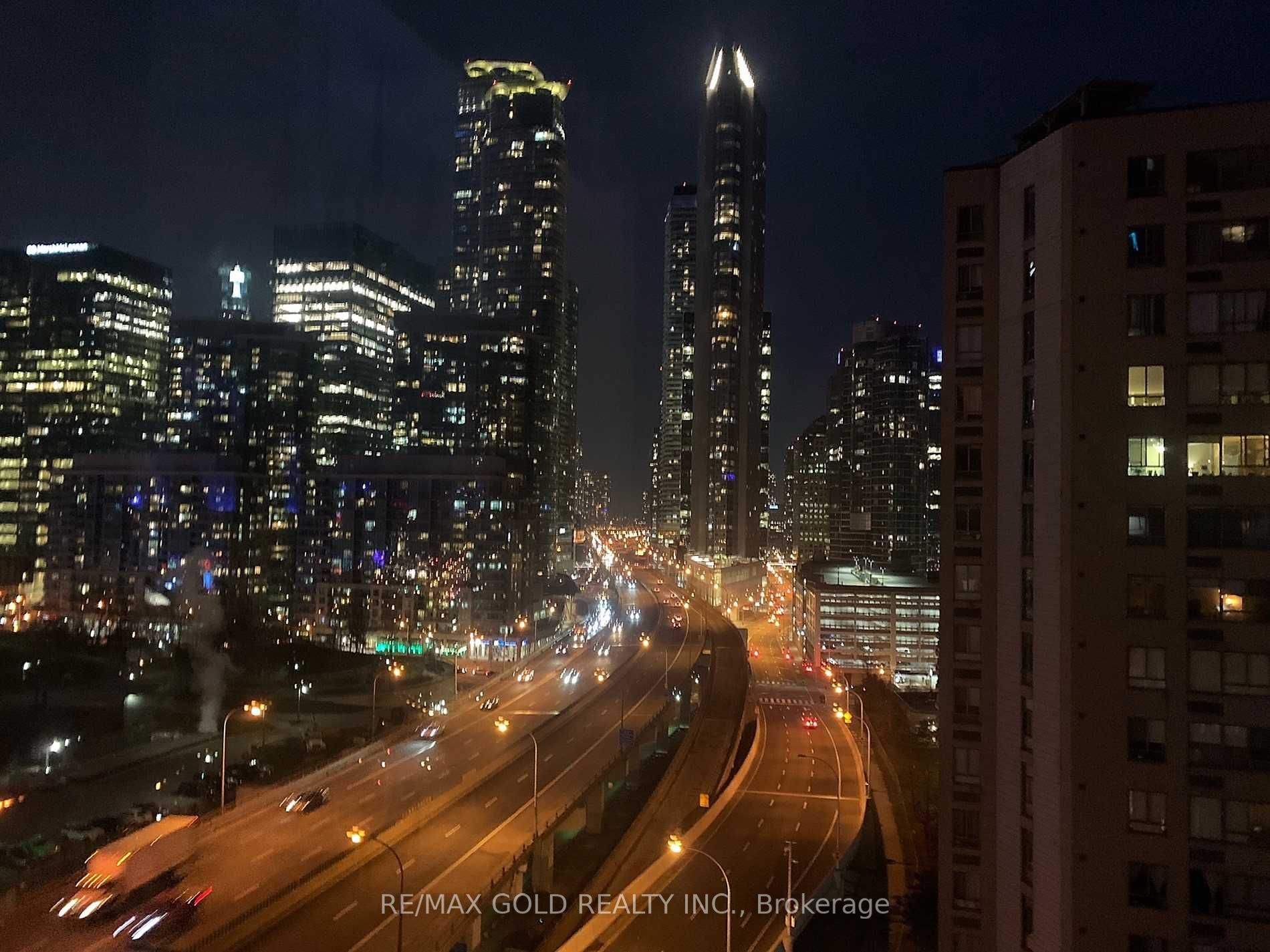 260 Queens Quay W, #1406